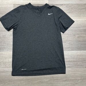 Nike Men’s Dri-Fit Gray Top – Size Small